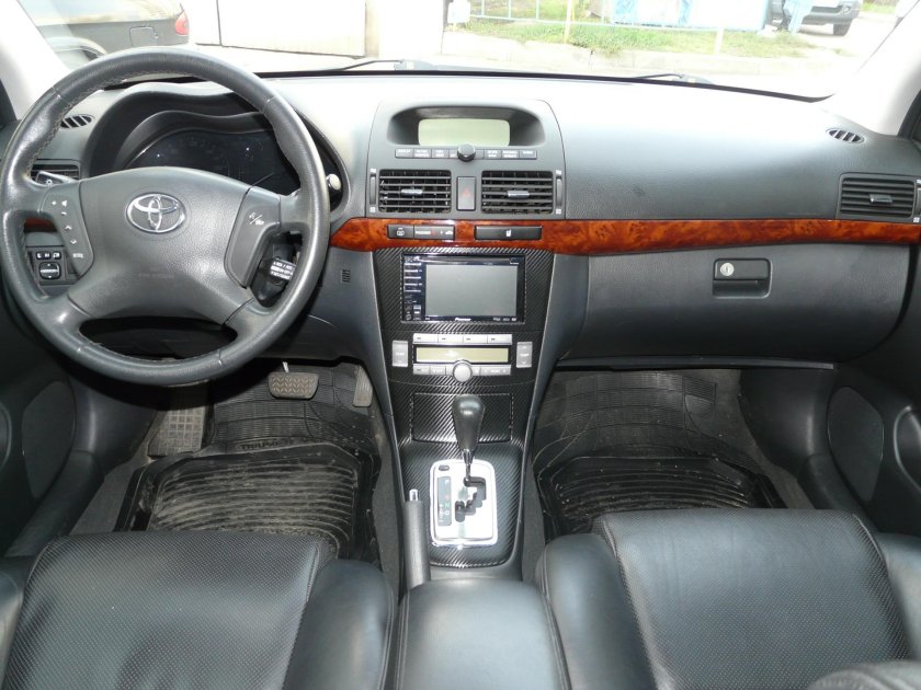 Toyota Avensis 2008 салон