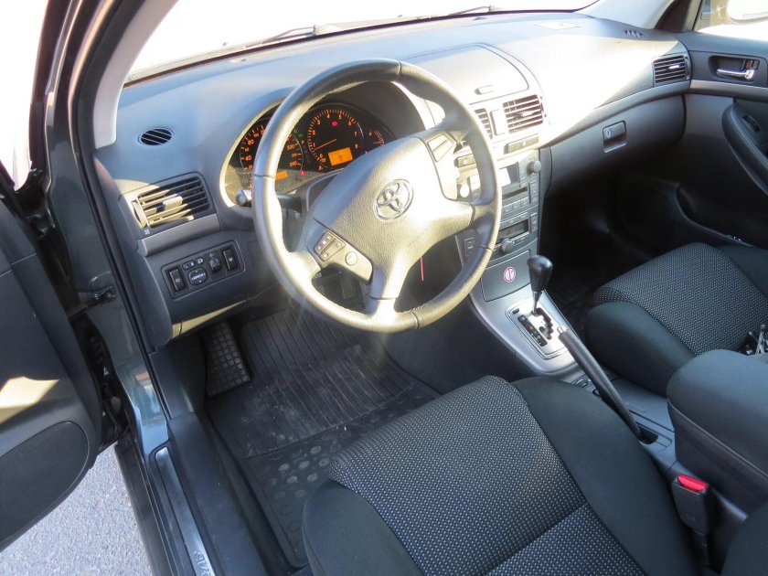 Toyota Avensis 2008 салон