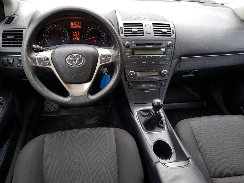 Toyota Avensis 2009 салон