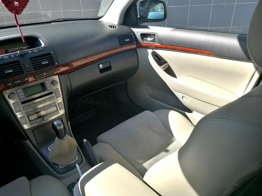 Салон для Toyota Avensis 2 2005