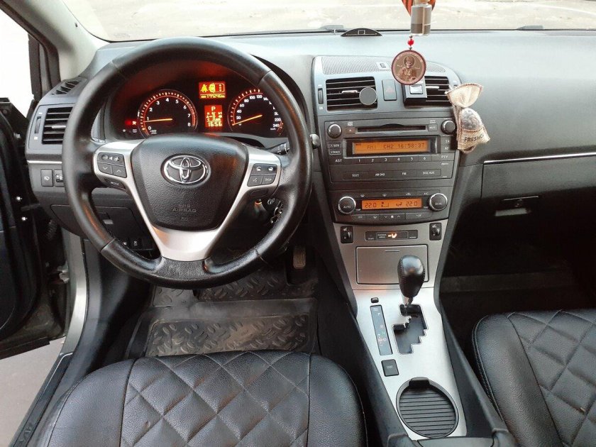 Toyota Avensis 2009 салон