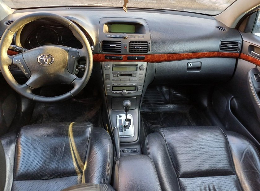 Toyota avensis 2007 салон
