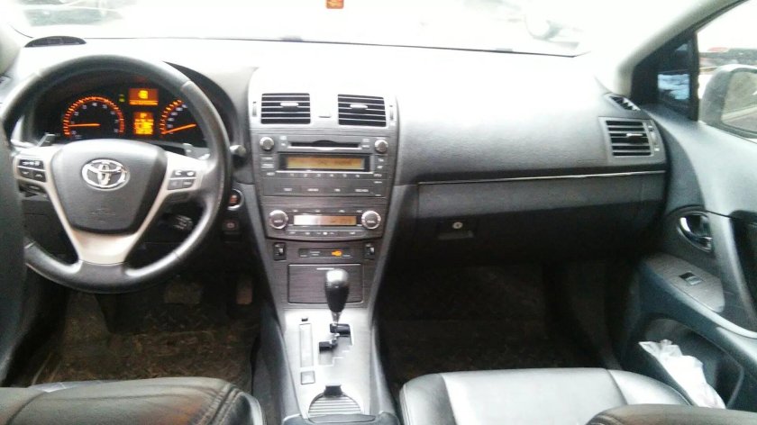 Toyota Avensis 2009 салон