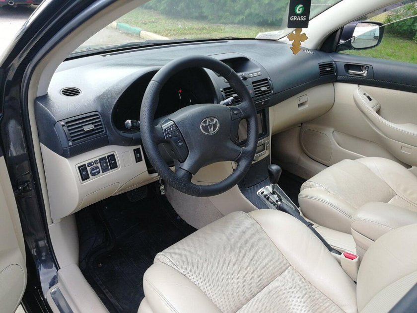 Toyota Avensis 2007 салон