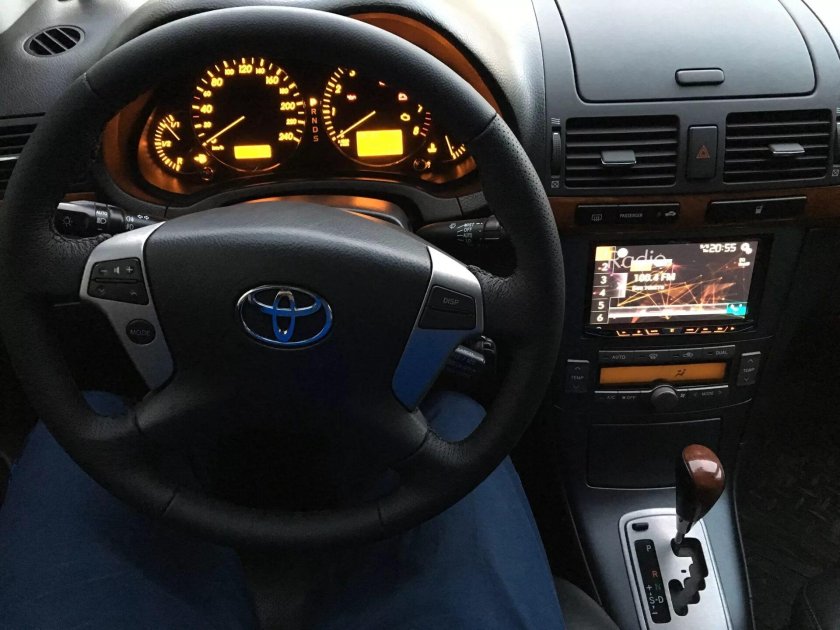 Руль Тойота Авенсис 2007