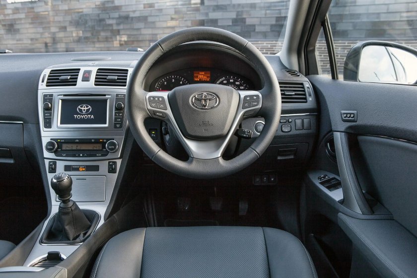 Toyota Avensis 2009 салон