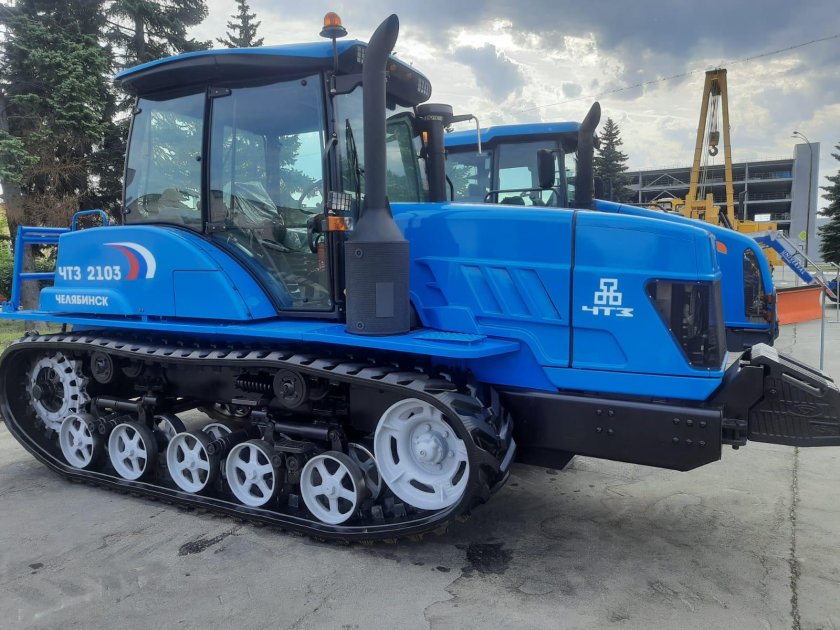 Гусеничный трактор агромаш-руслан