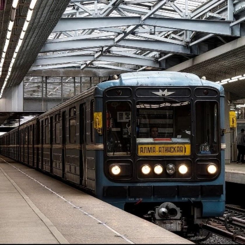 Поезд метро