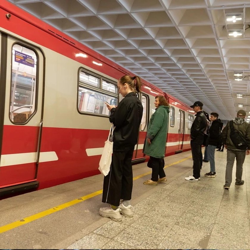 Поезд метро