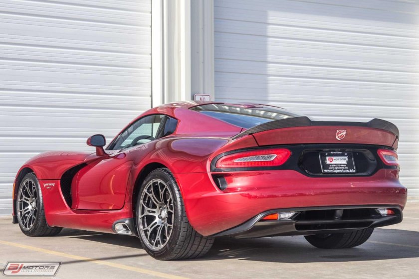 Додж Вайпер 2022