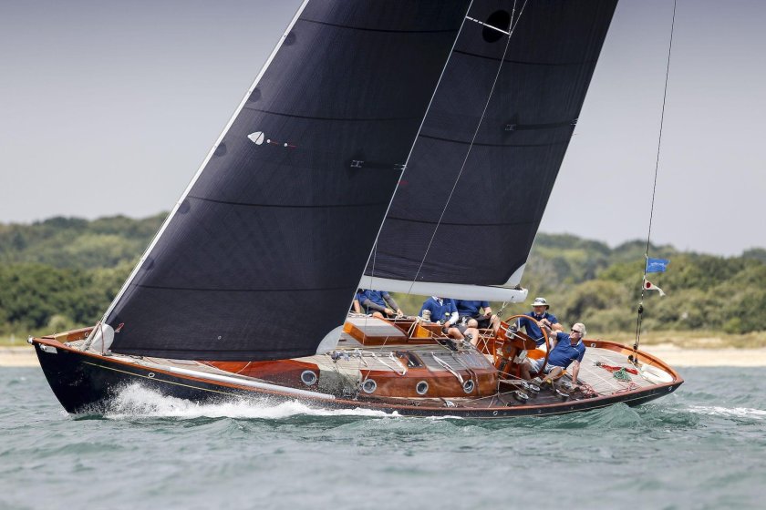 Яхта спирит