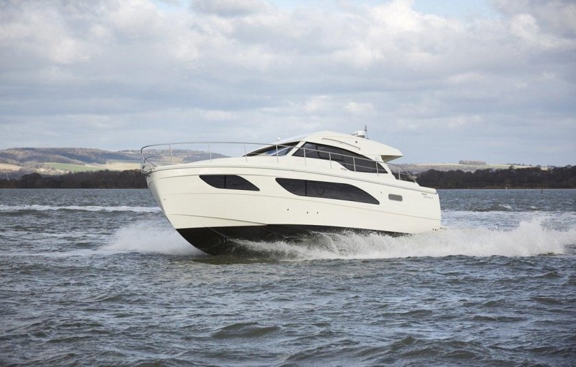 Моторная яхта