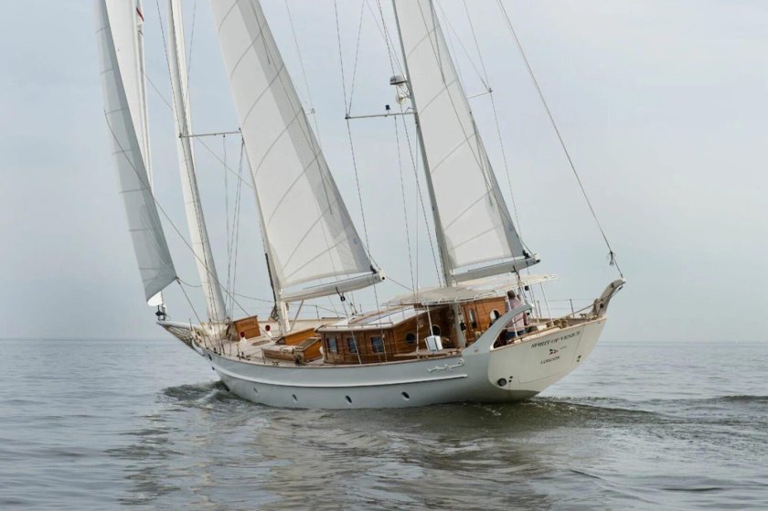 Яхта спирит