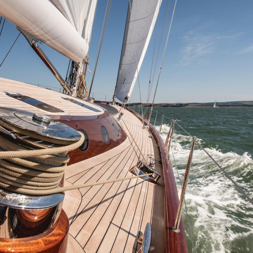 Spirit 111 суперяхта