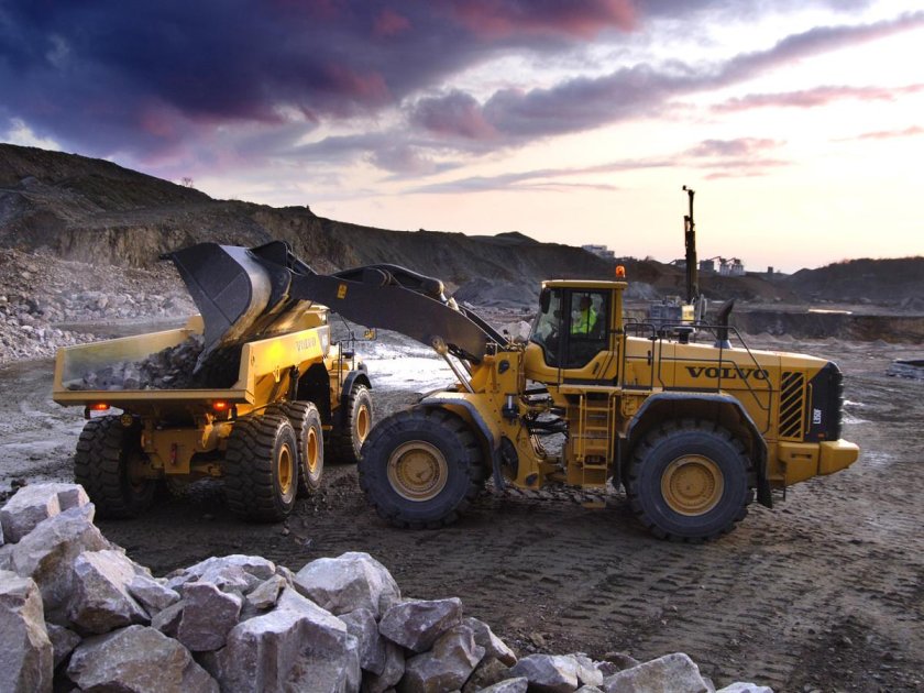 Фронтальный погрузчик Вольво л 350