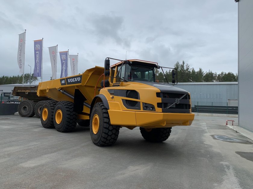 Сочленённый самосвал volvo