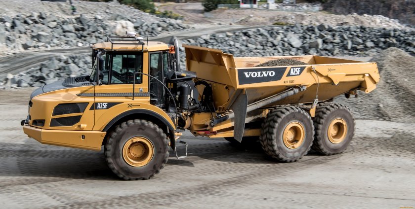 Карьерный самосвал Вольво
