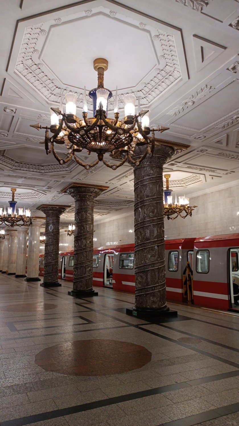 Станция метро автово