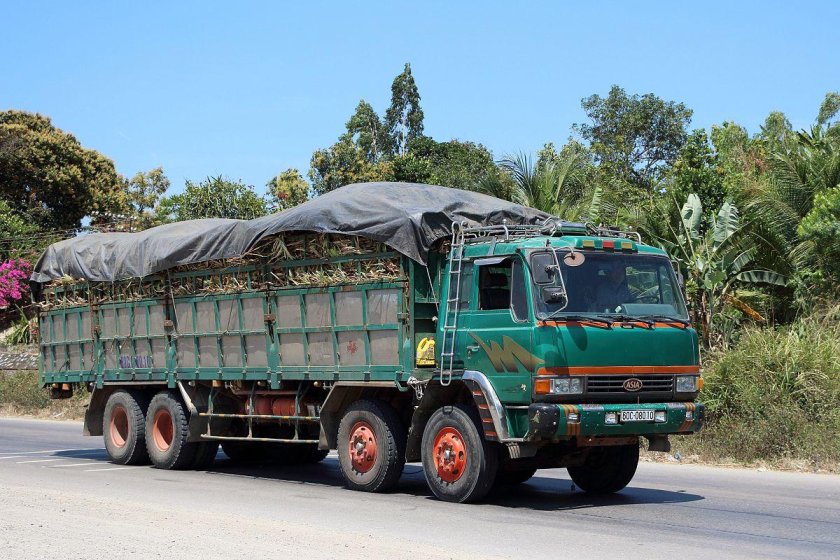 Tata грузовик