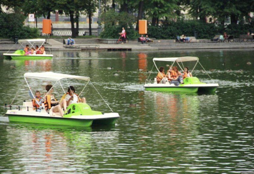 Парк Горького Голицынский пруд катамараны