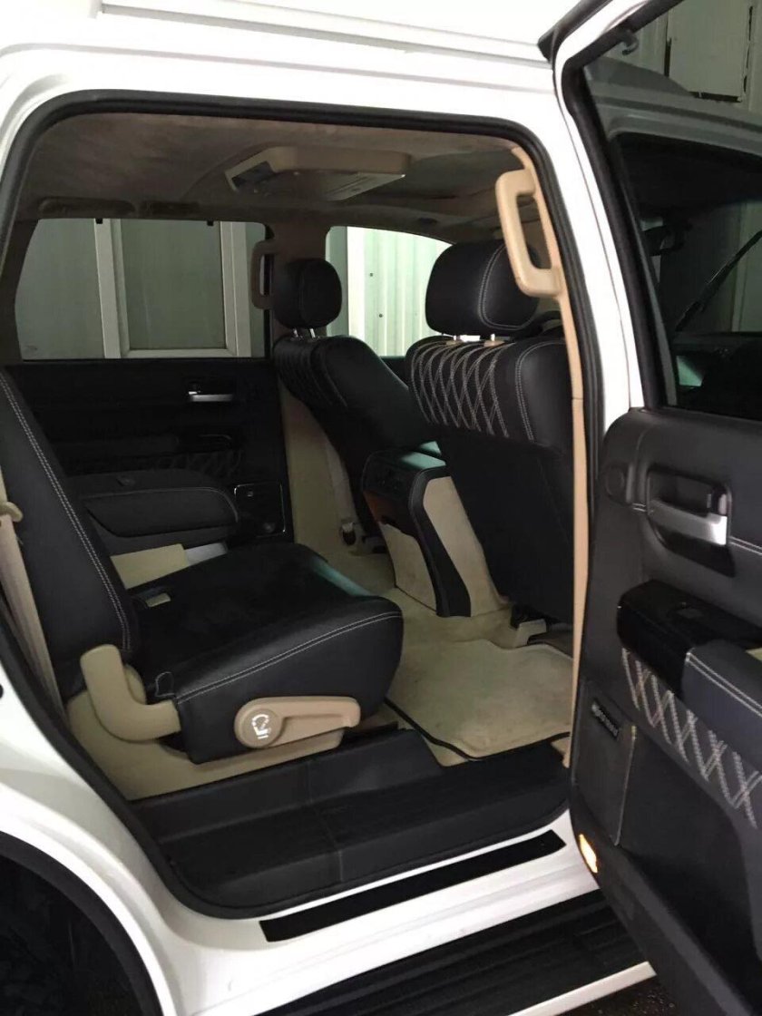 Тойота секвойя салон