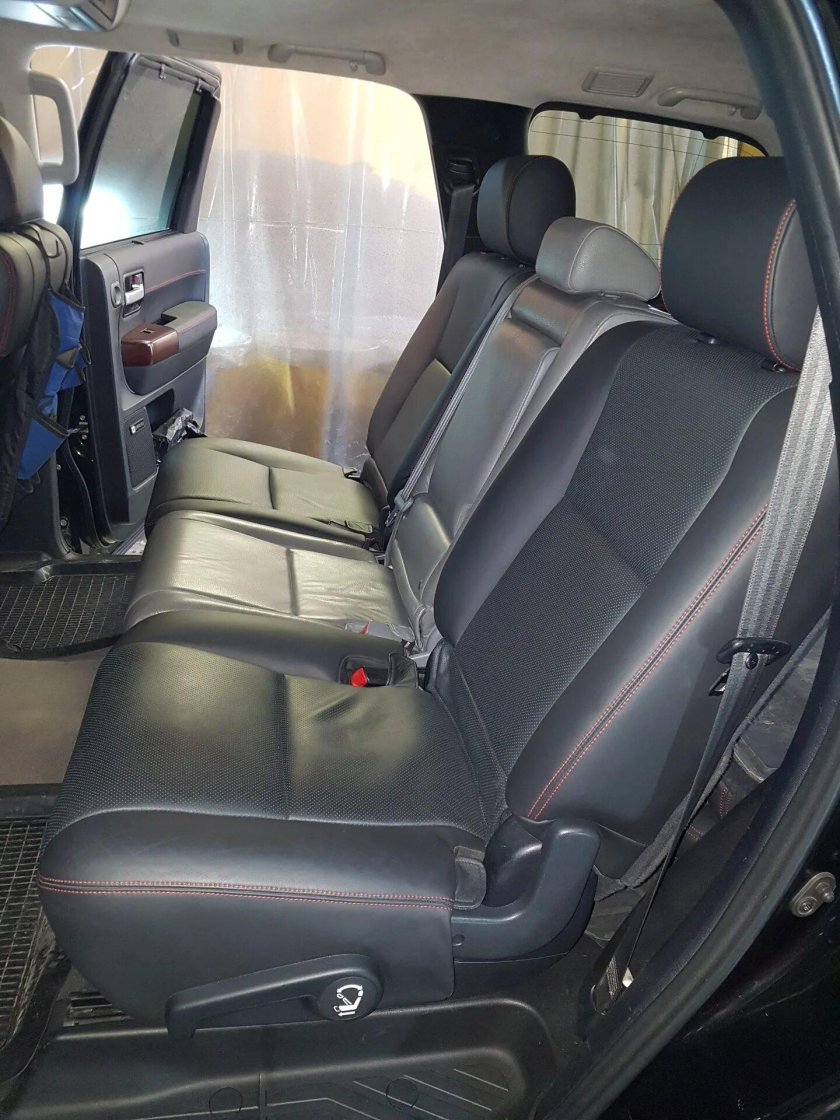 3 Ряд сидений в Тойота Секвойя