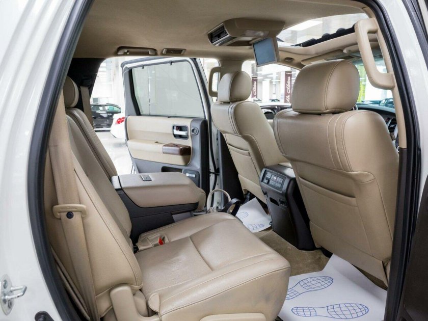 Тойота Секвойя салон