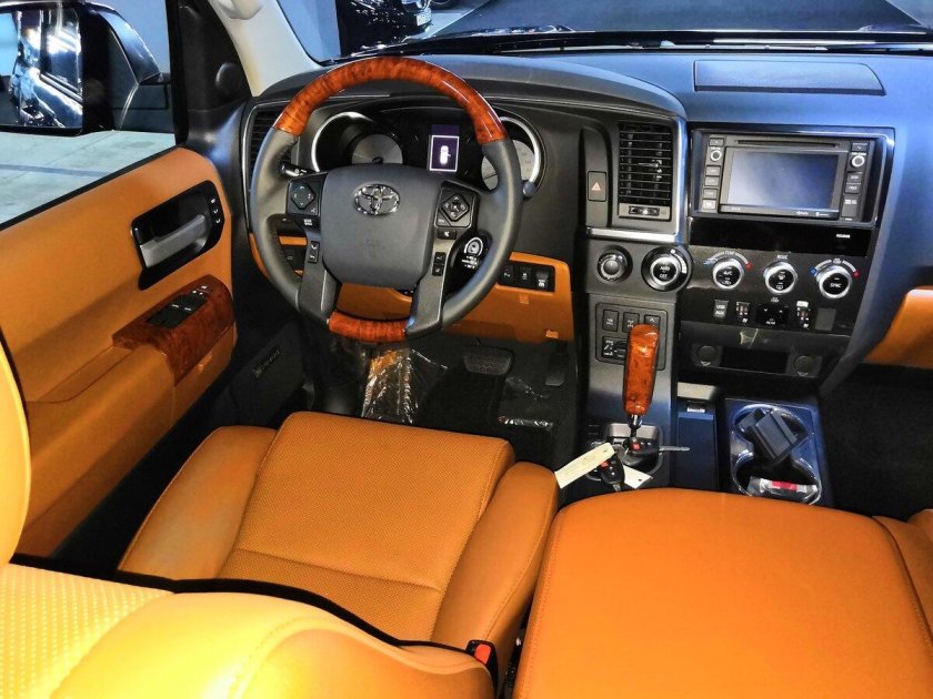 Секвойя тойота салон