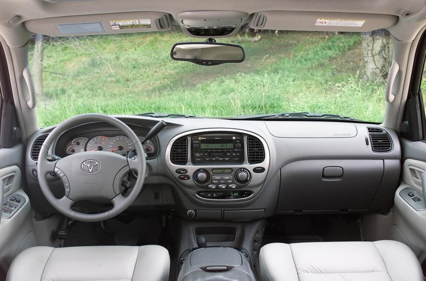 Тойота Секвойя 2003 салон