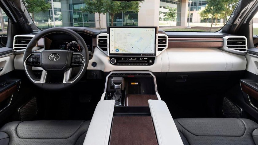 Toyota Sequoia 2023 салон