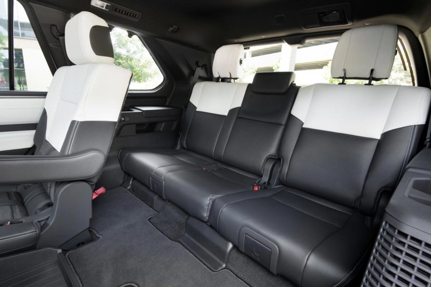 Тойота Секвойя 2022 салон