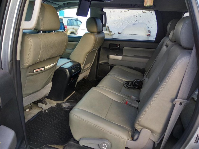 Тойота секвойя 2024 салон