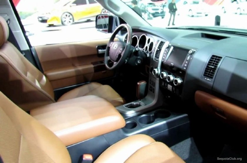 Тойота Секвойя салон