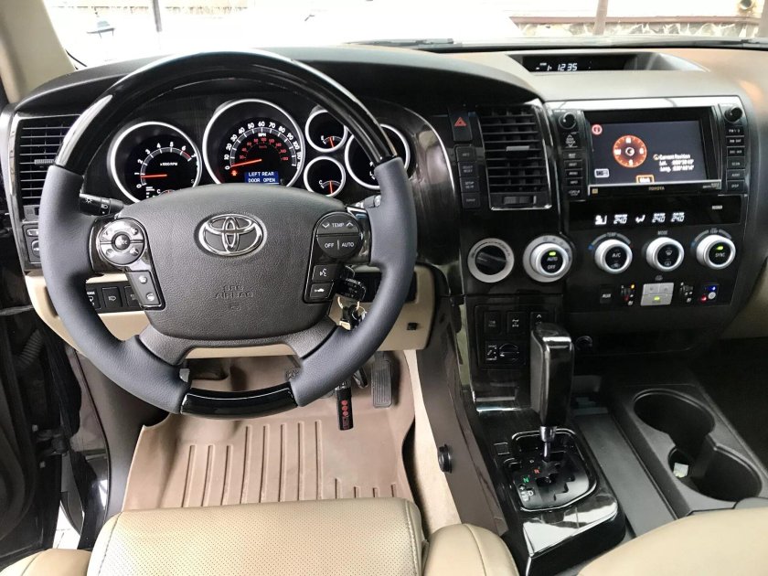 Toyota Sequoia руль
