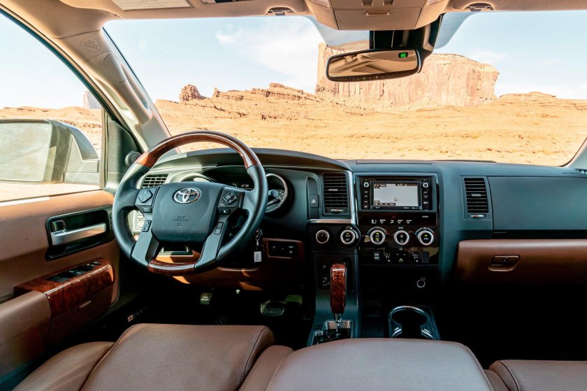 Тойота Секвойя 2021 салон