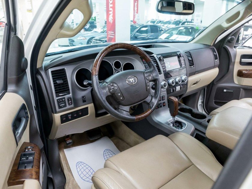 Тойота Секвойя 2010