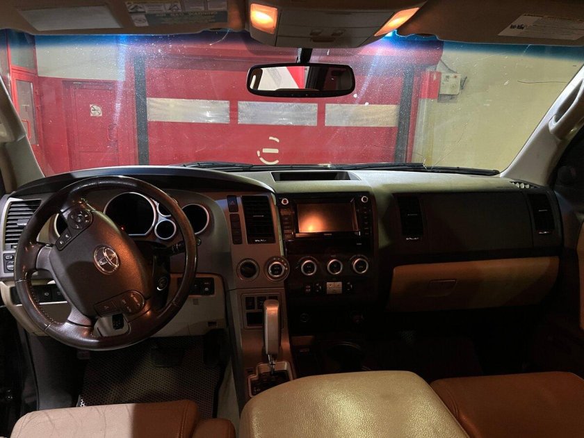 Тойота секвойя 2008 салон