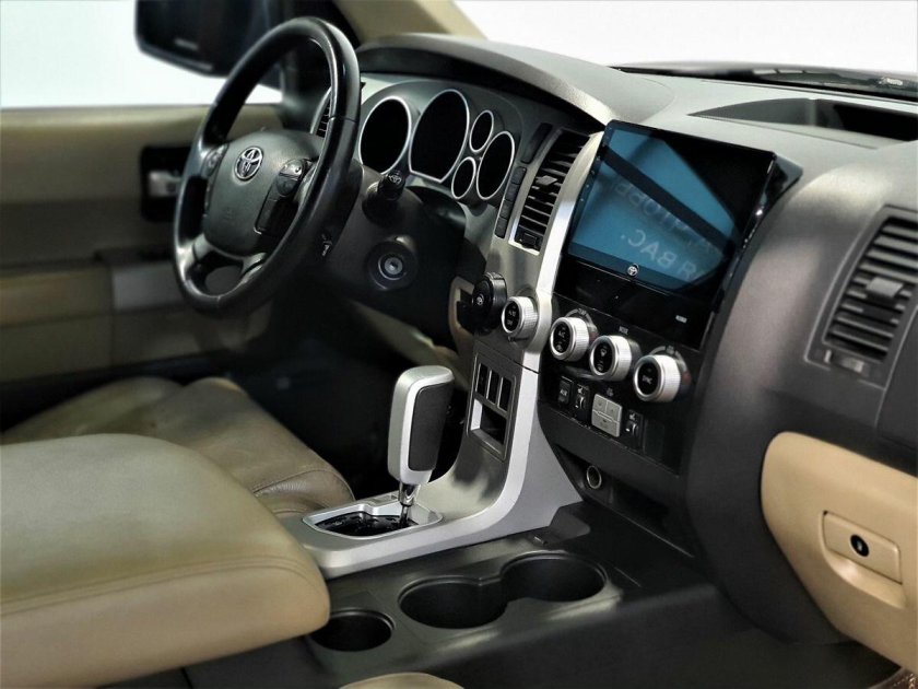 Toyota Sequoia II 2008