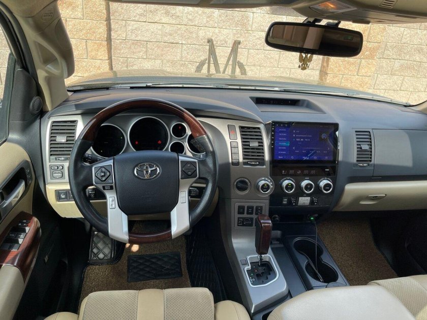 Тойота секвойя 2021 салон