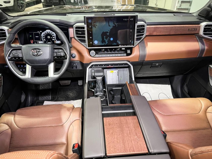 Тойота тундра 2024 салон