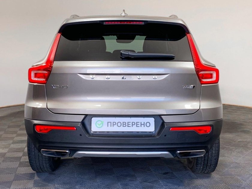 Вольво xc40 2021