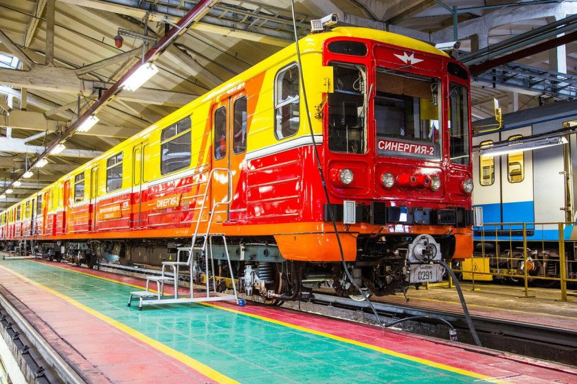 СИНЕРГИЯ-2 поезд метро