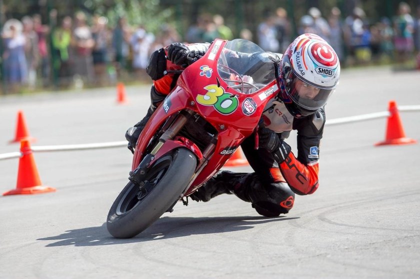 Спортивные мотоцикл