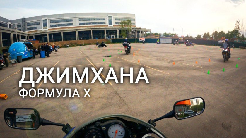 Мотоцикл на парковке