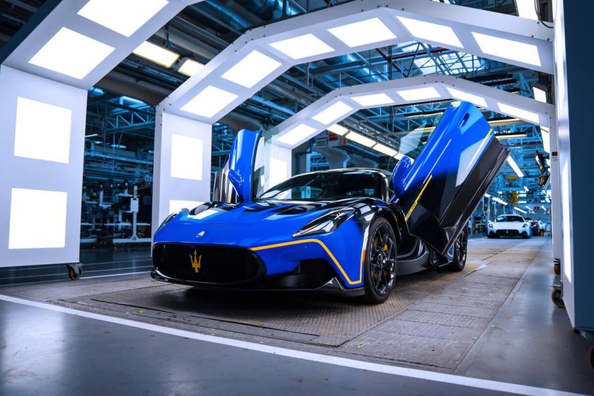 Автомобиль maserati