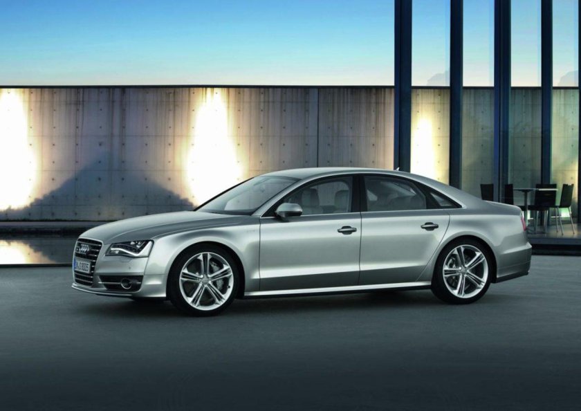 Audi s8 2011