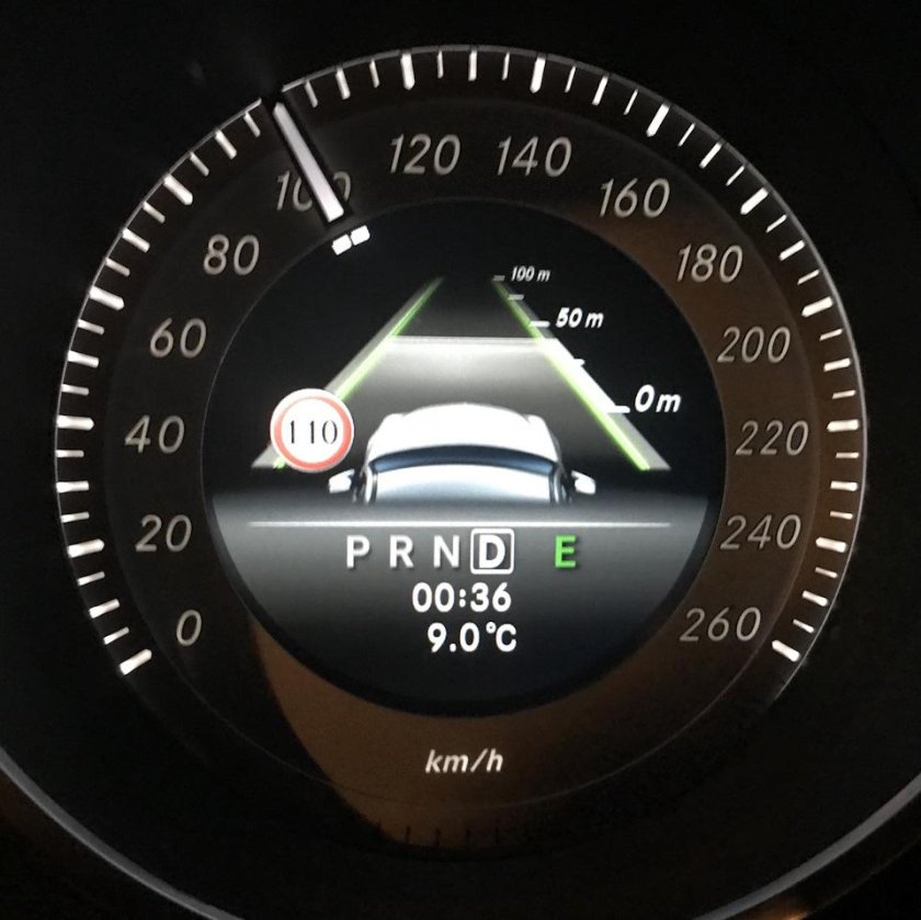 Система удержания полосы Mercedes