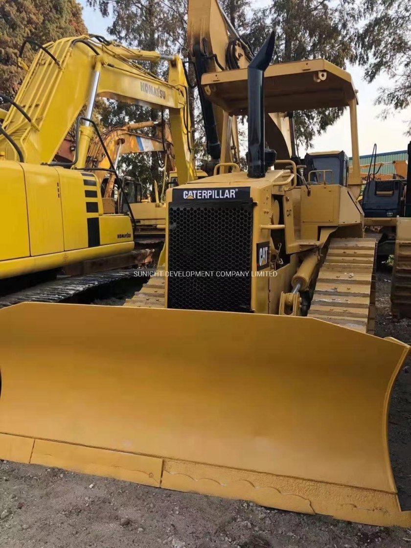 Японский бульдозер катерпиллер