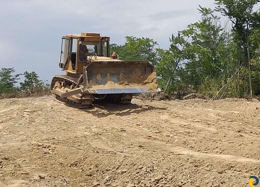 Для строительства стадиона 5 бульдозеров расчистили