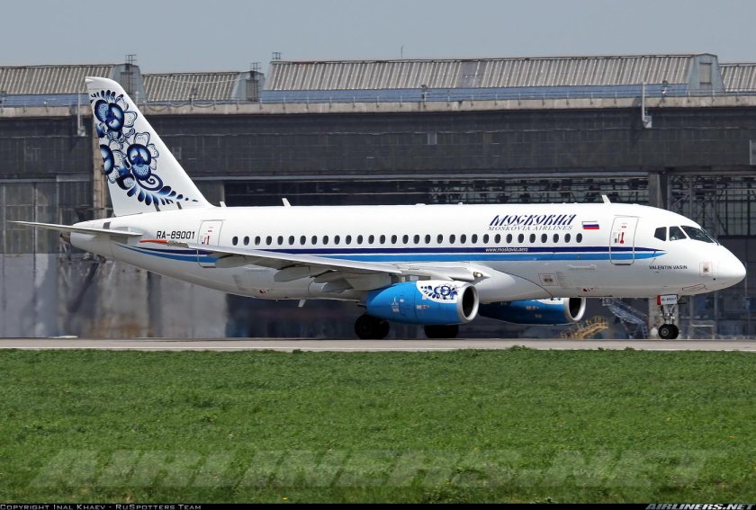 Су-100 самолет Суперджет